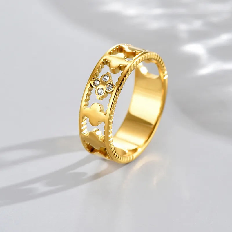 Adora London The Daisy Ring Four-leaf clover detailed ring