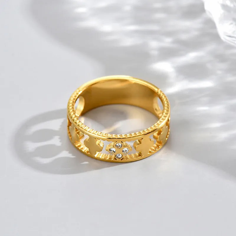 Adora London The Daisy Ring Four-leaf clover detailed ring