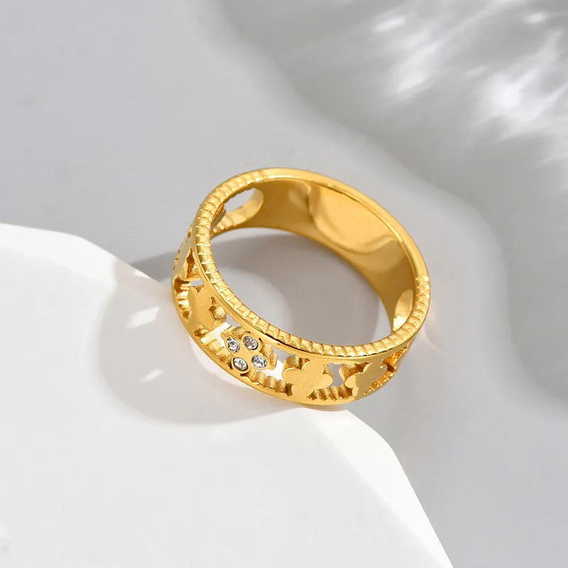 Adora London The Daisy Ring Four-leaf clover detailed ring