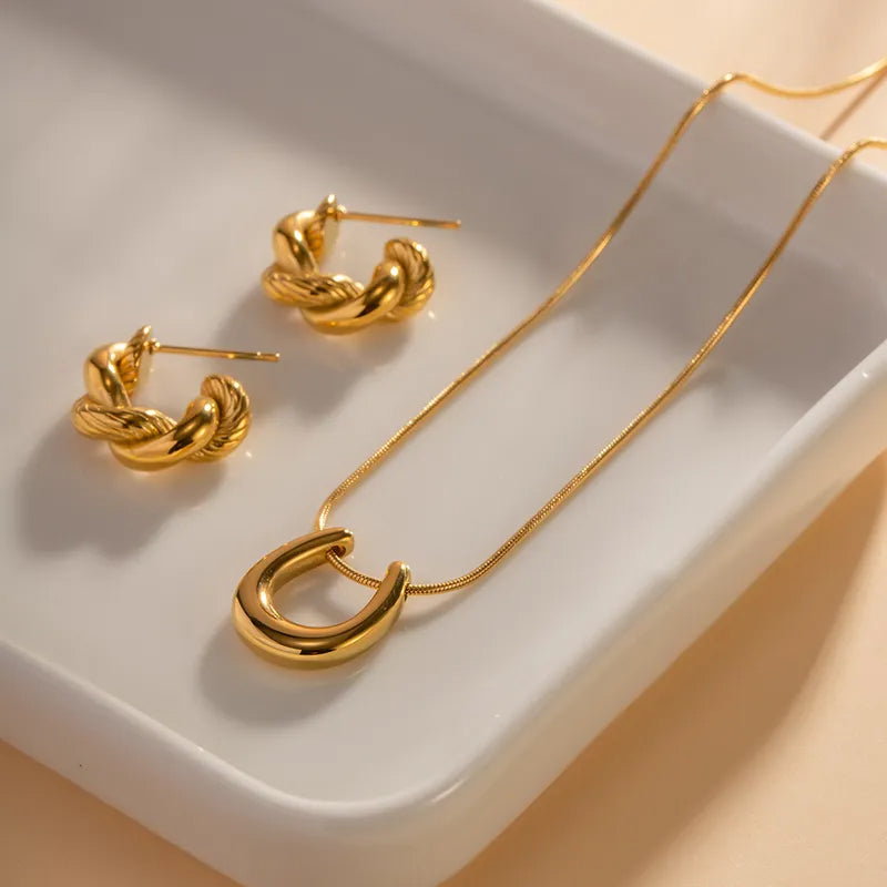 Adora London The Lucky One Gold plated lucky horseshoe pendent necklace
