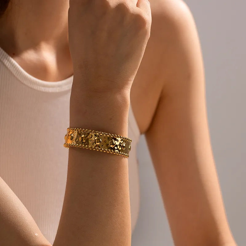 Adora London The Camilla Bangle 18K gold plated bangle with detailing