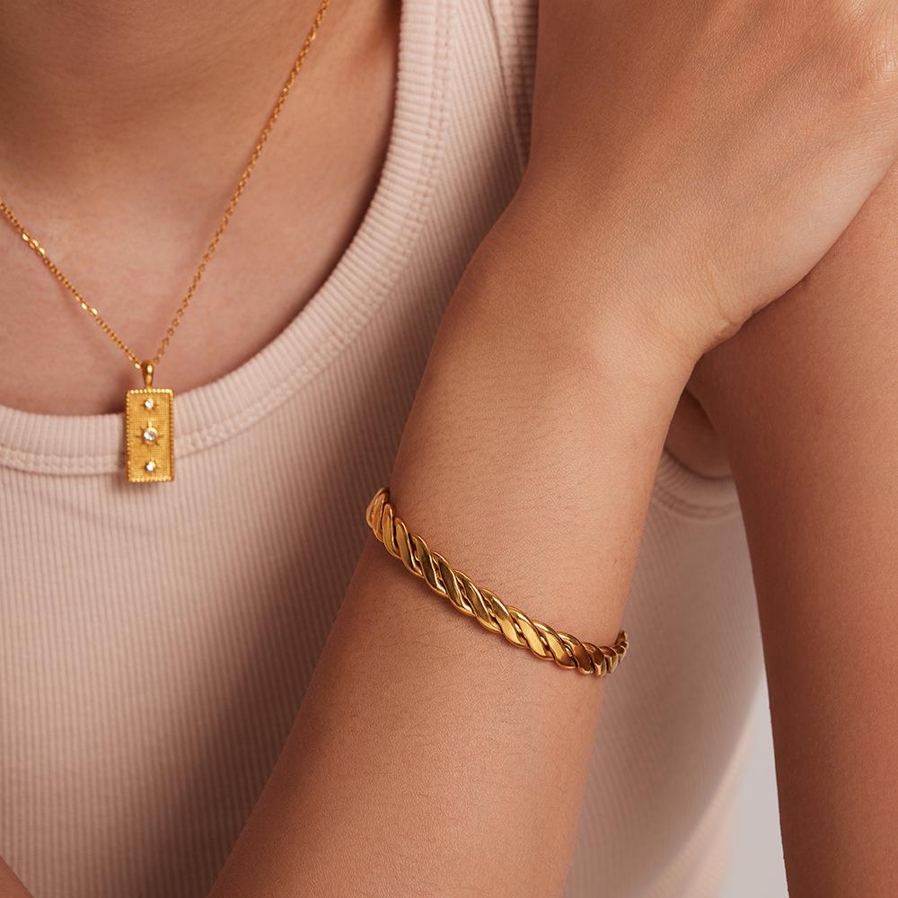 Adora London Leah Bangle simple style rope style bangle