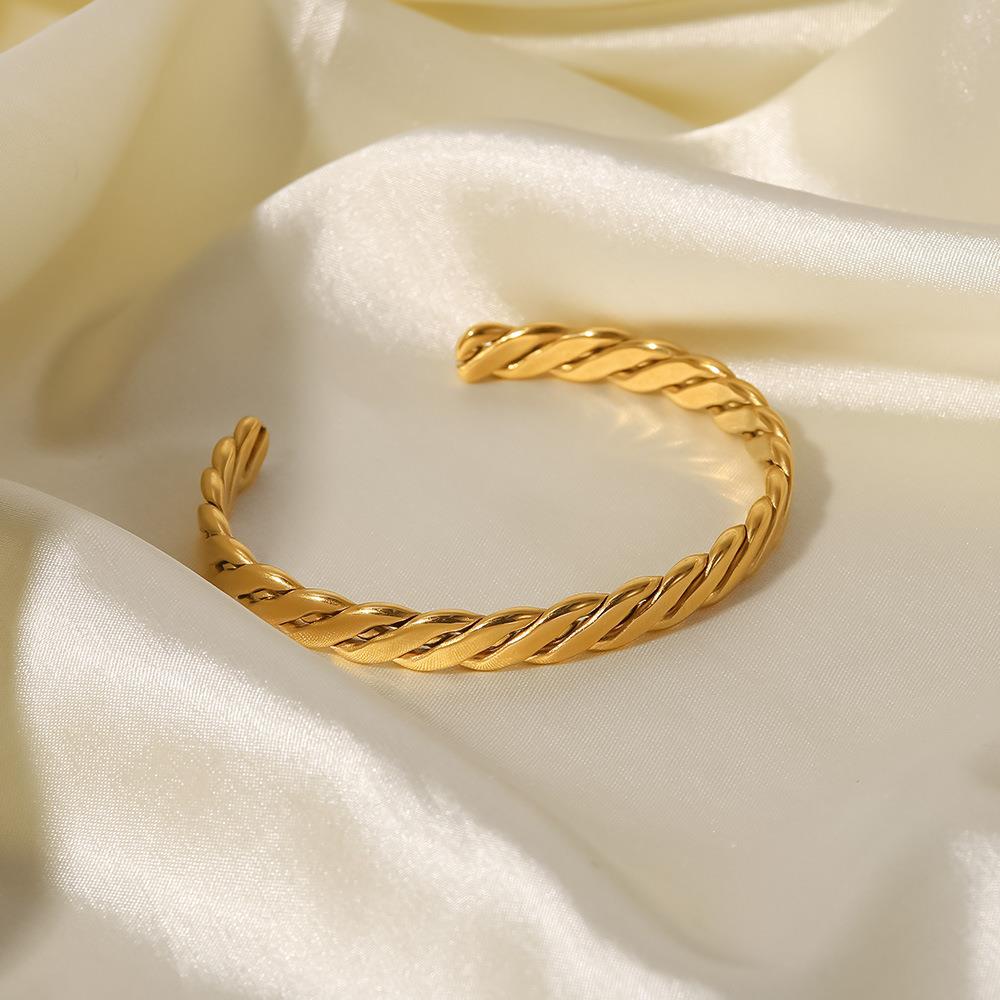 Adora London Leah Bangle simple style rope style bangle
