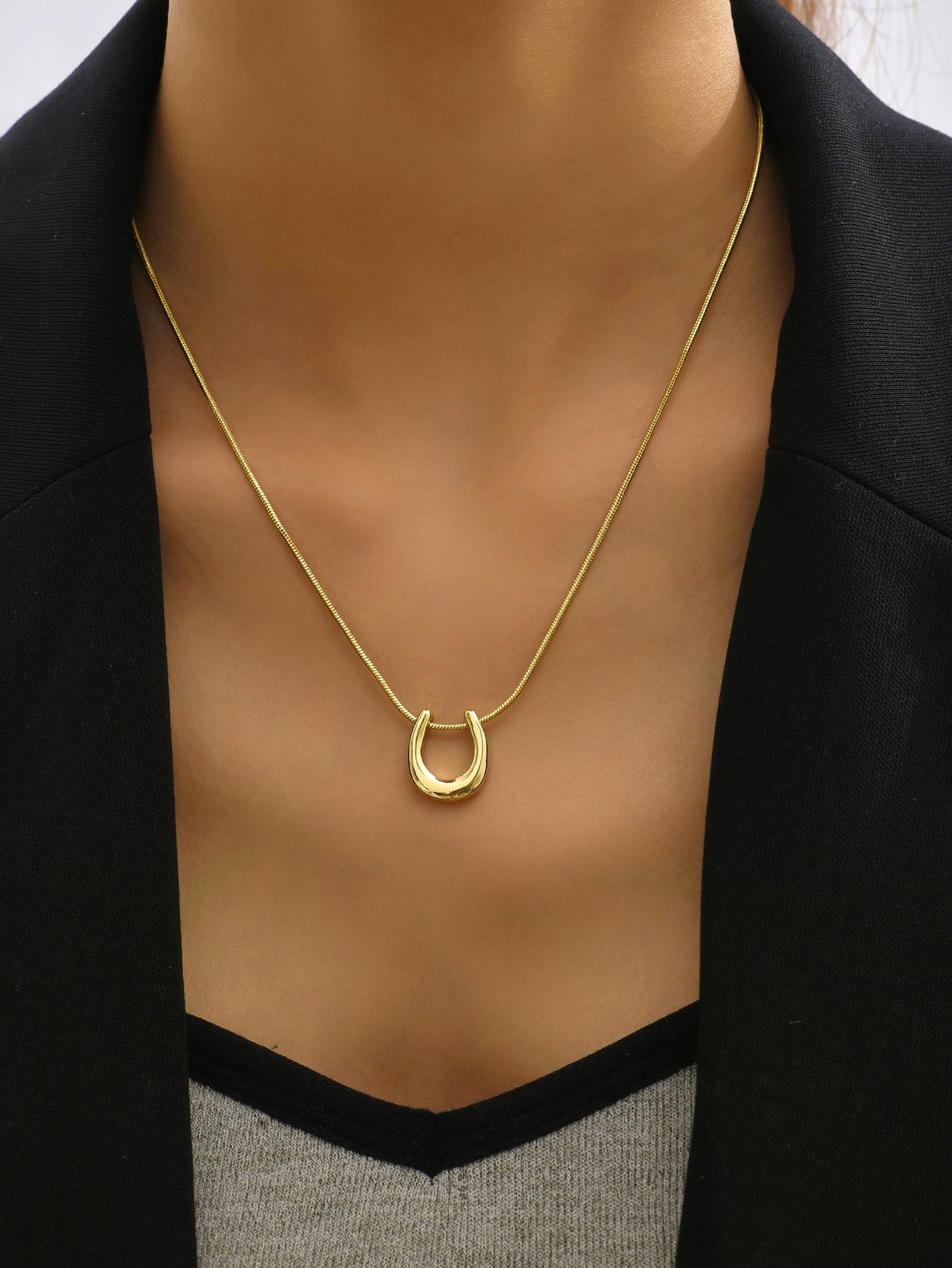 Adora London The Lucky One Gold plated lucky horseshoe pendent necklace