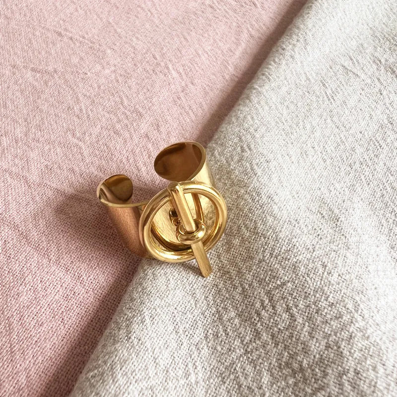 Adora London The Ezra Ring Gold plated open ring with detailing