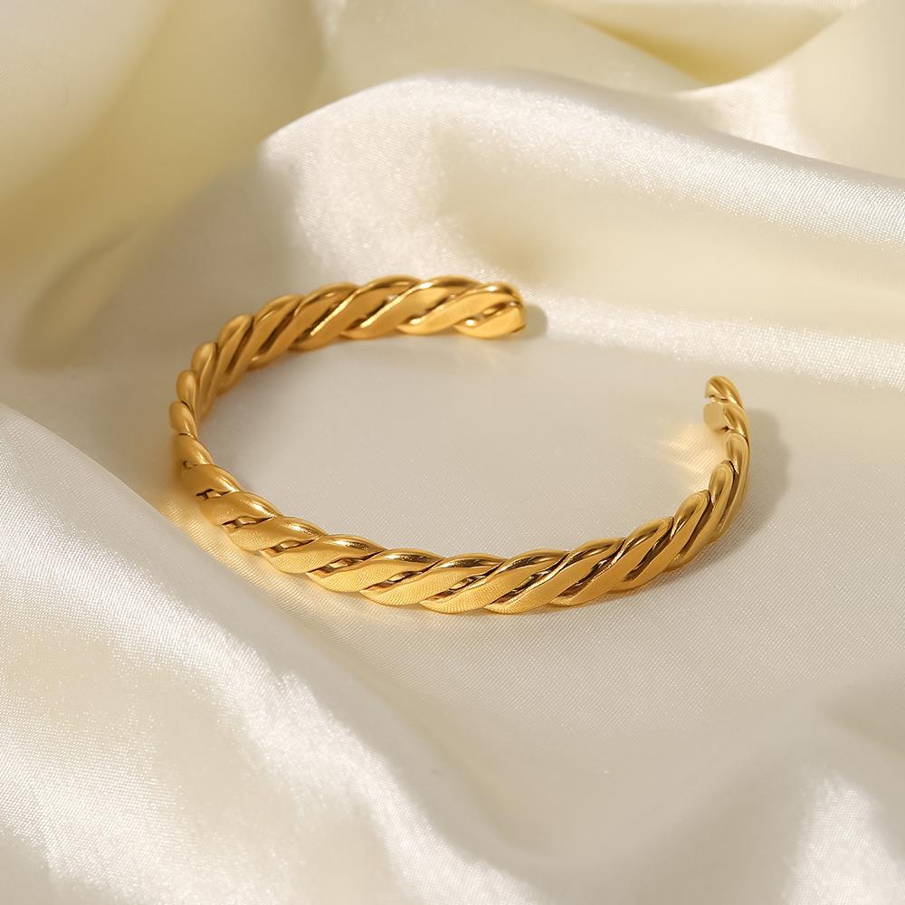 Adora London Leah Bangle simple style rope style bangle